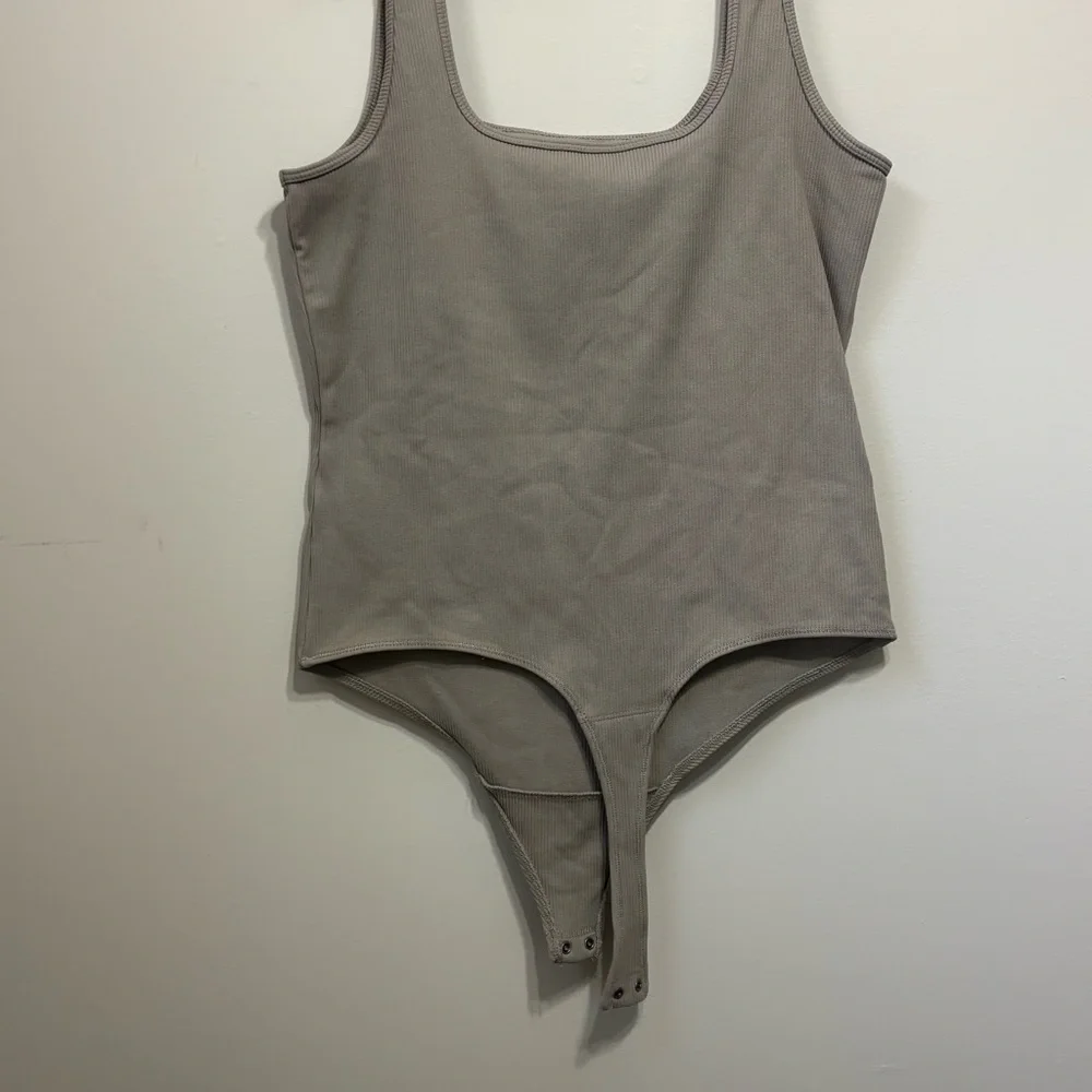 Abercrombie & Fitch Taupe Ribbed Scoop-Neck Bodysuit - Picture 2 of 5